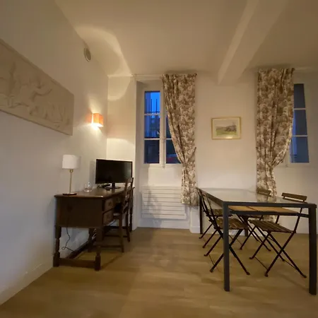 Chateau De 800m A Pied Apartment