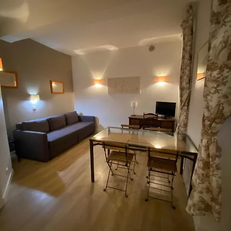 아파트 Chateau De 800m A Pied *
