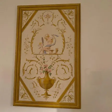 Chateau De 800m A Pied 아파트 베흑사이으