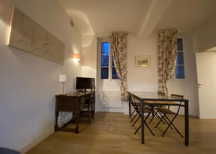 Chateau De 800m A Pied Апартаменты